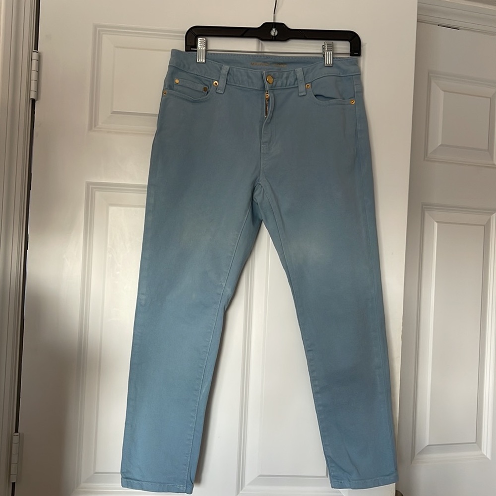 MICHAEL KORS “IZZY CROPPED SKINNY” Cropped jeans. Sz 6. Light blue. GUC.
